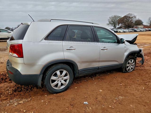 Kia Sorento Base Image 2