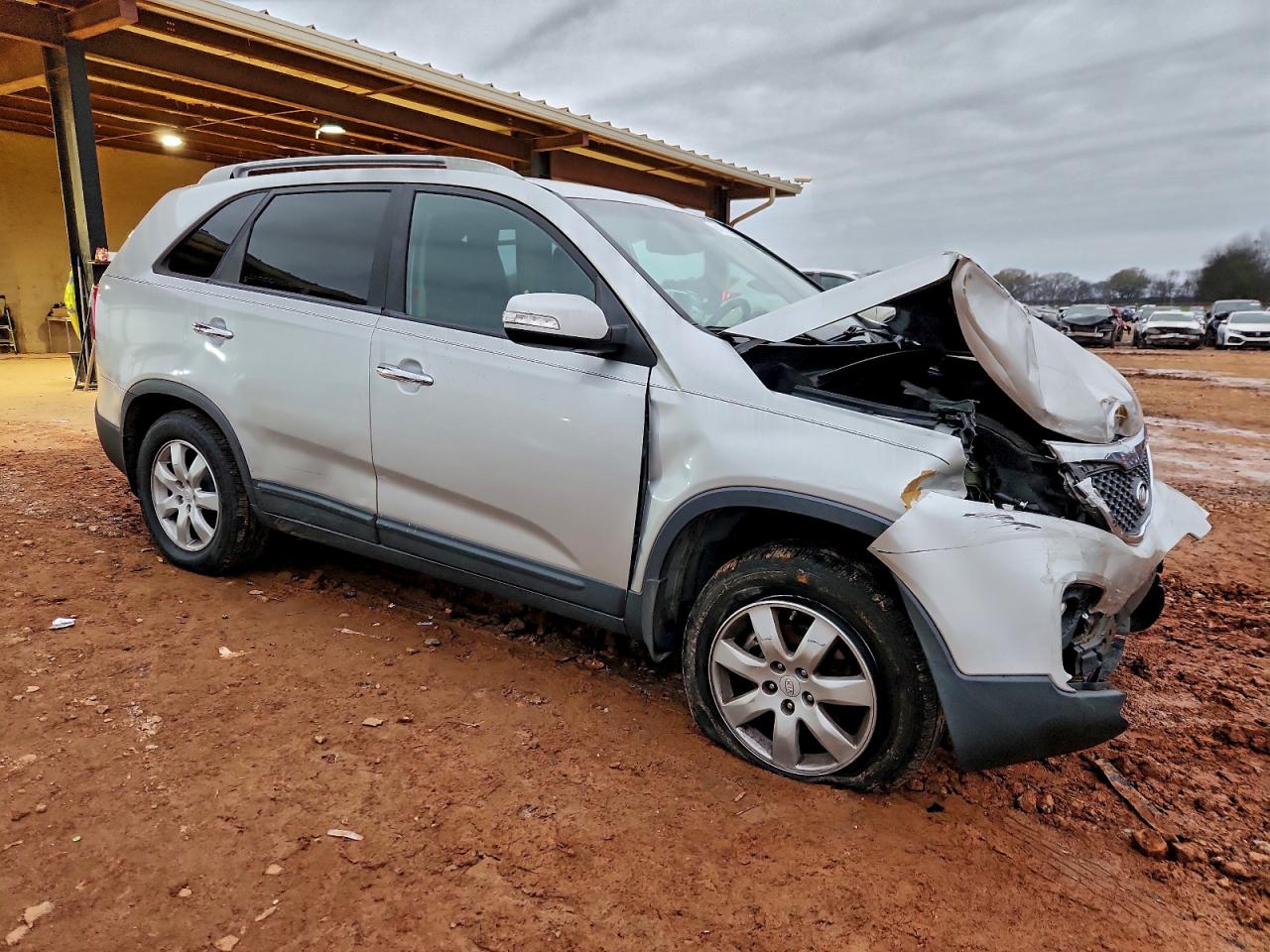 Kia Sorento Base Image 8