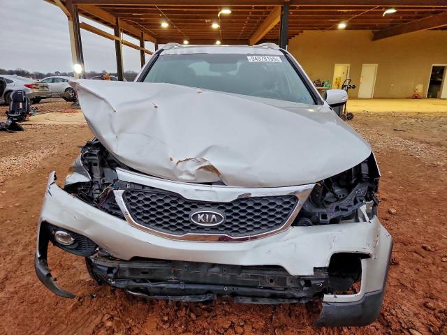 Kia Sorento Base Image 13