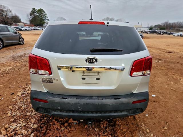 Kia Sorento Base Image 12