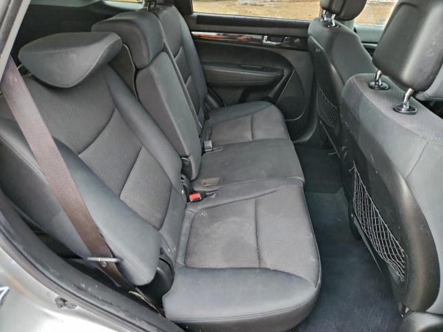 Kia Sorento Base Image 5