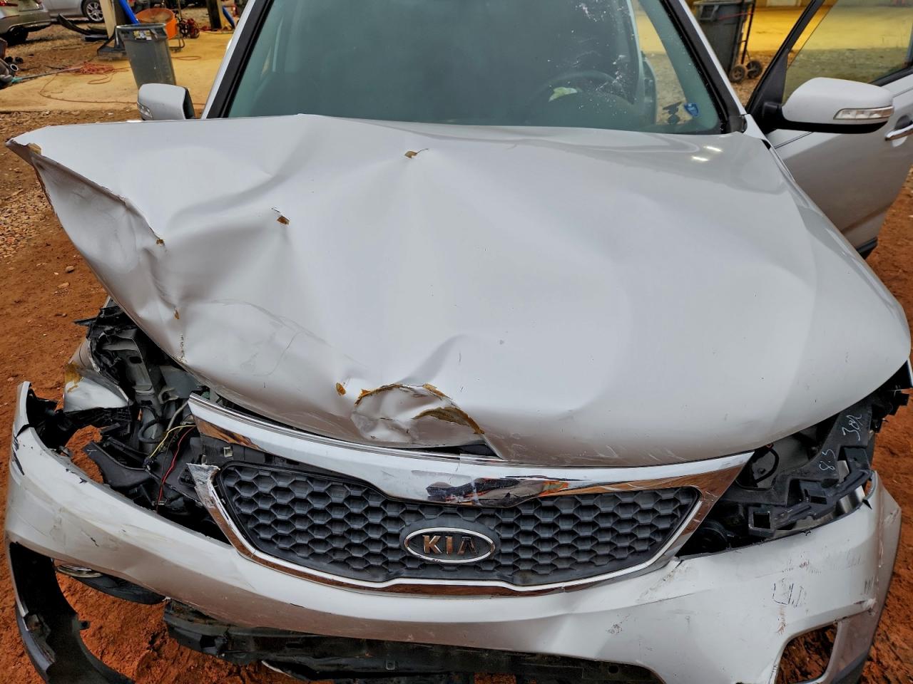 Kia Sorento Base Image 10