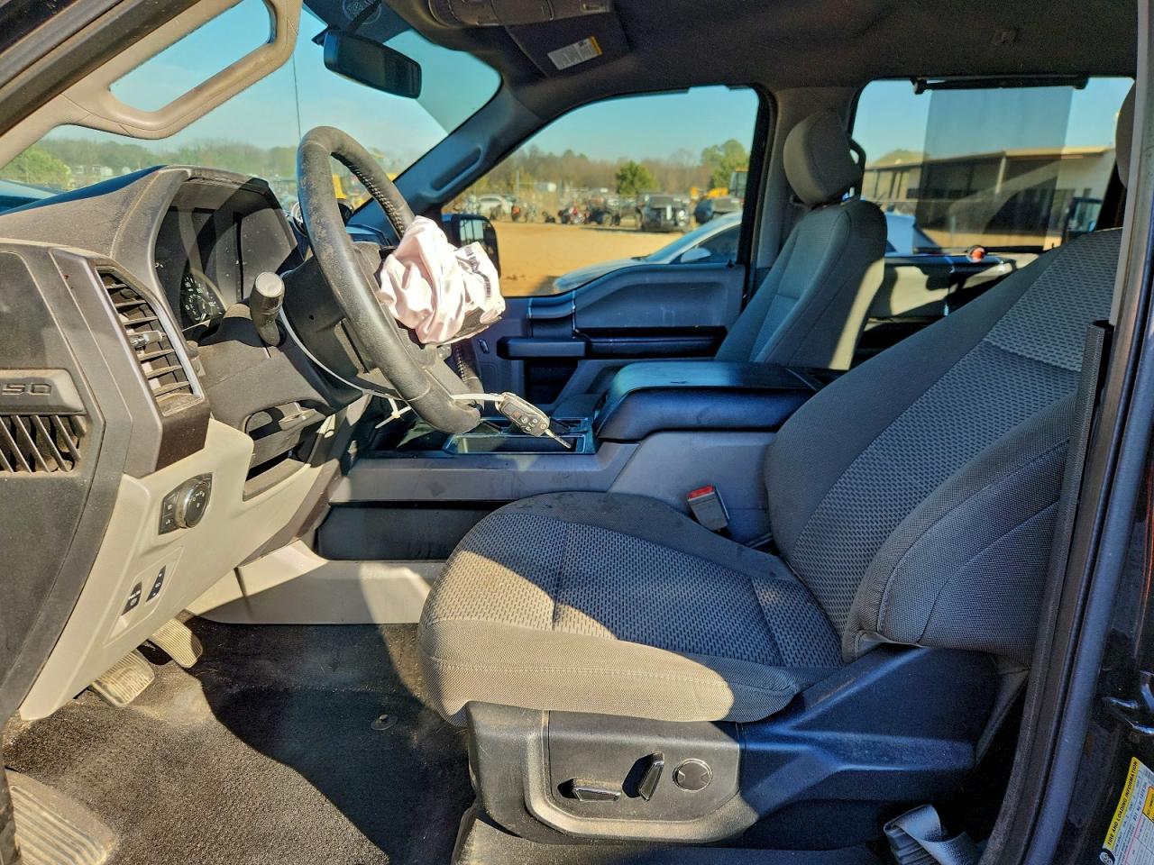 Ford F-150 Supercrew Image 3