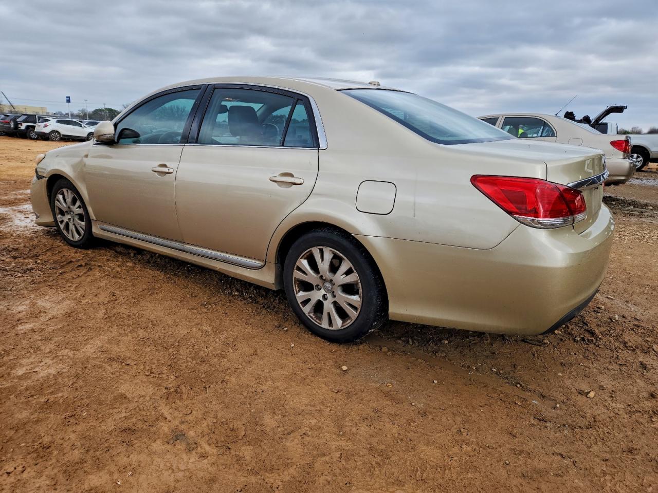 Toyota Avalon Base Image 3