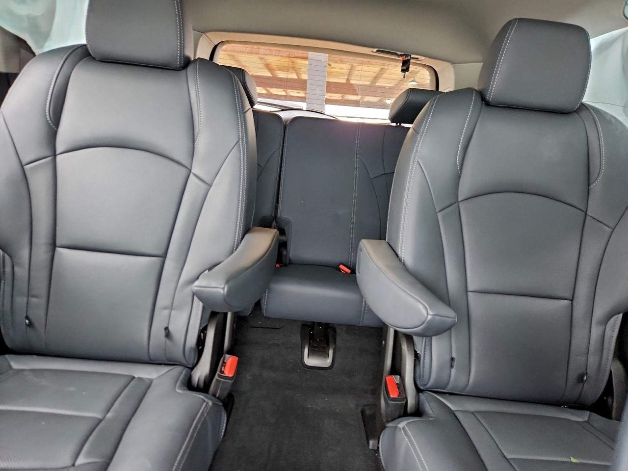 Buick Enclave Essence Image 6