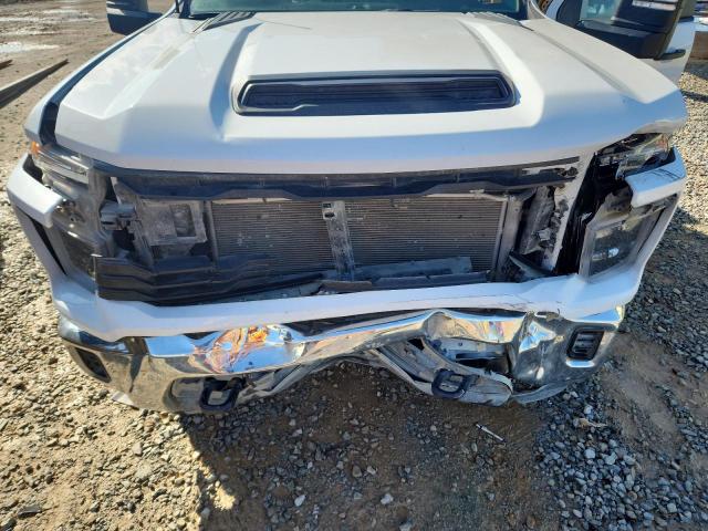 Chevrolet Silverado K2500 Heavy Duty Image 13