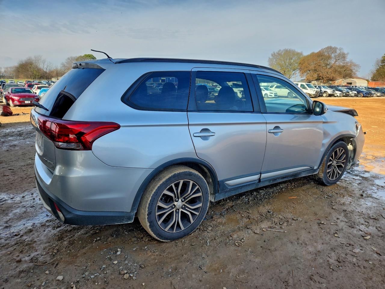 Mitsubishi Outlander Se Image 3