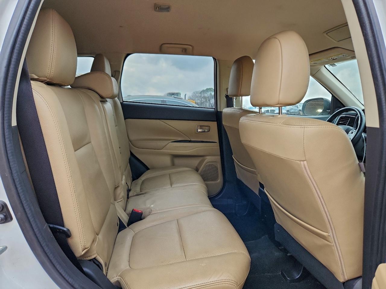 Mitsubishi Outlander Se Image 7