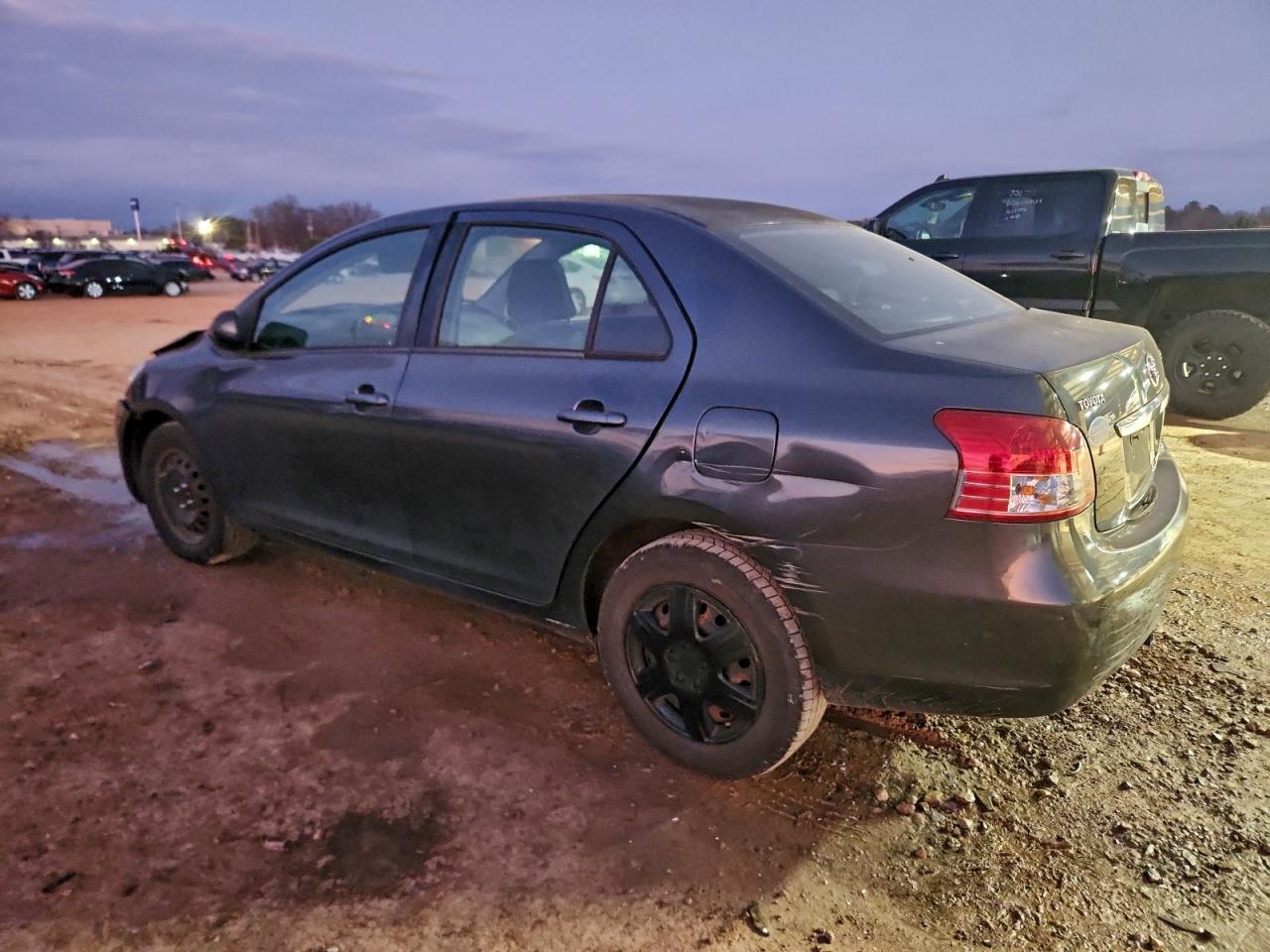 Toyota Yaris Image 2