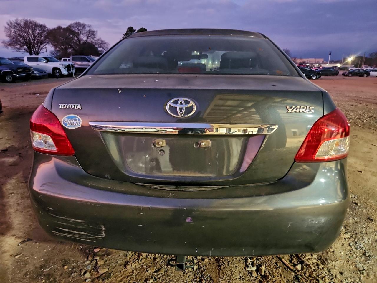 Toyota Yaris Image 10