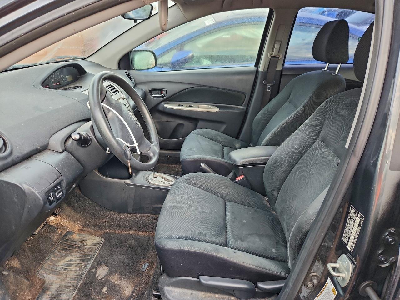 Toyota Yaris Image 8