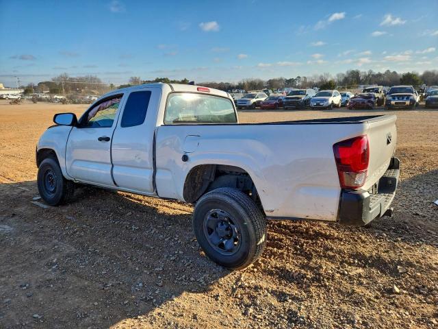 Toyota Tacoma Access Cab Image 4
