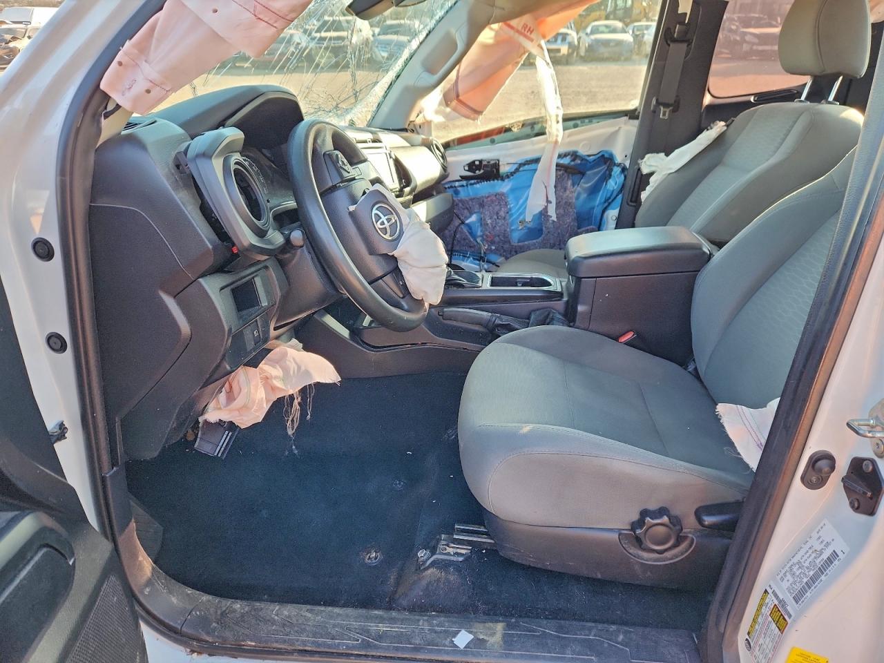 Toyota Tacoma Access Cab Image 6