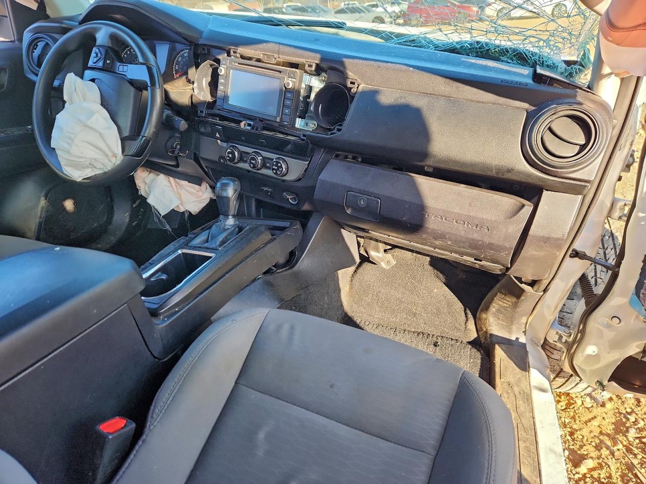 Toyota Tacoma Access Cab Image 9