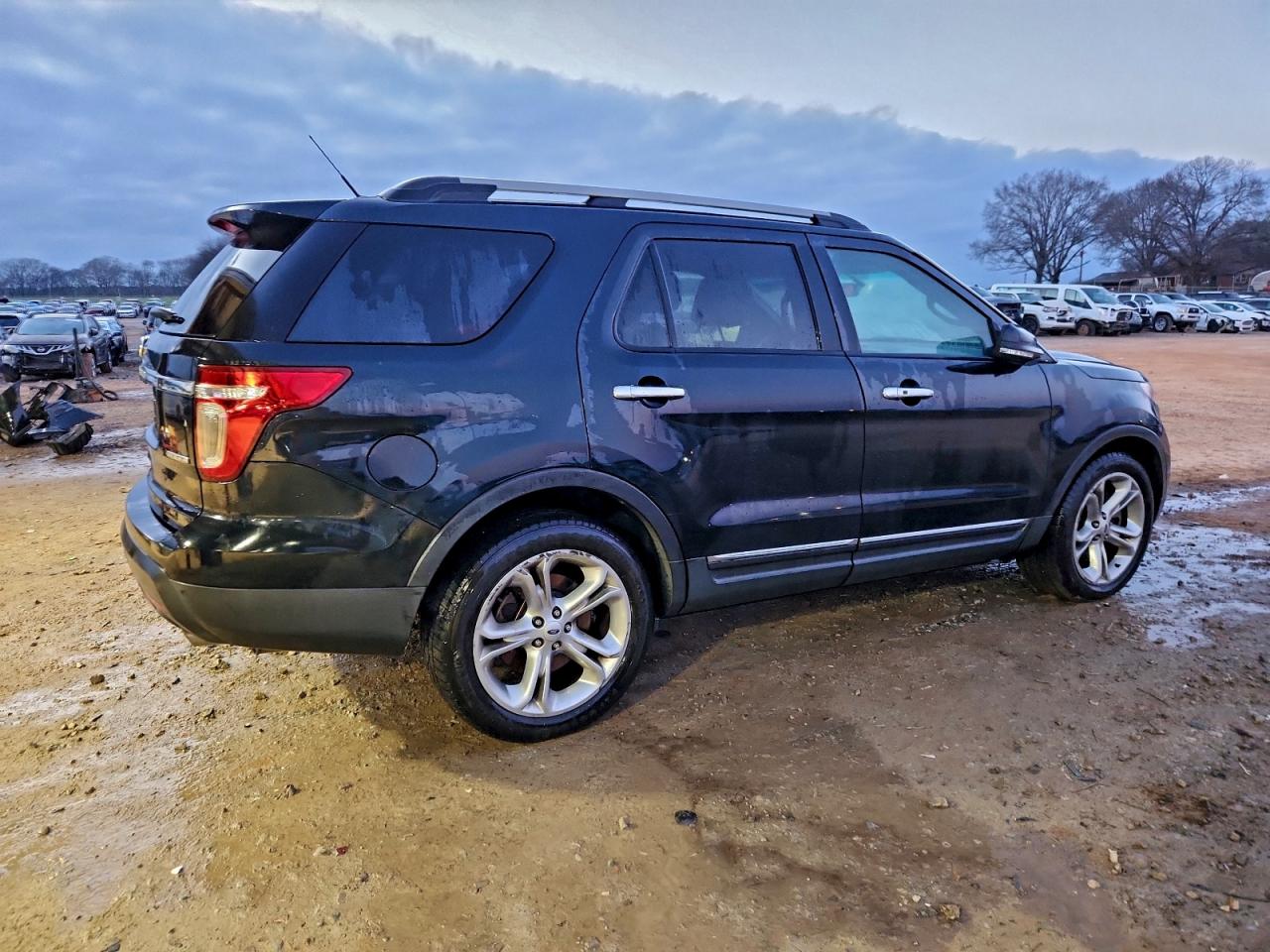 Ford Explorer Limited Image 2
