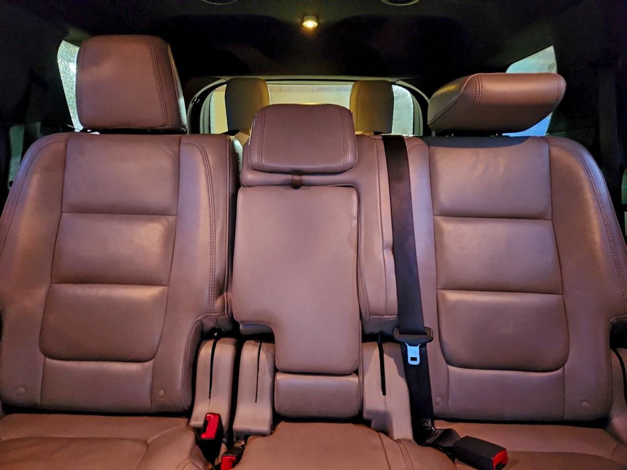 Ford Explorer Limited Image 9