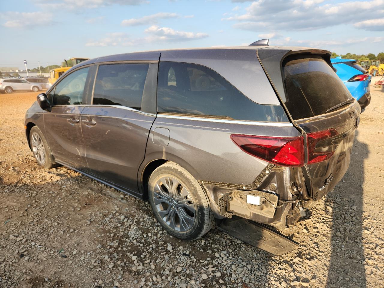 Honda Odyssey Touring Image 2