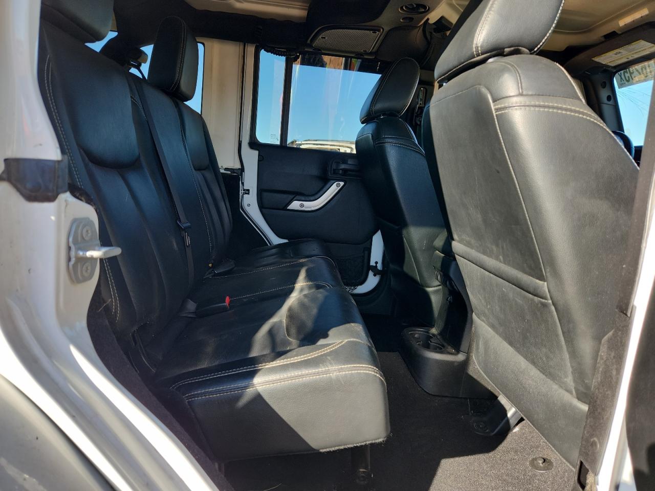 Jeep Wrangler Sahara Image 3