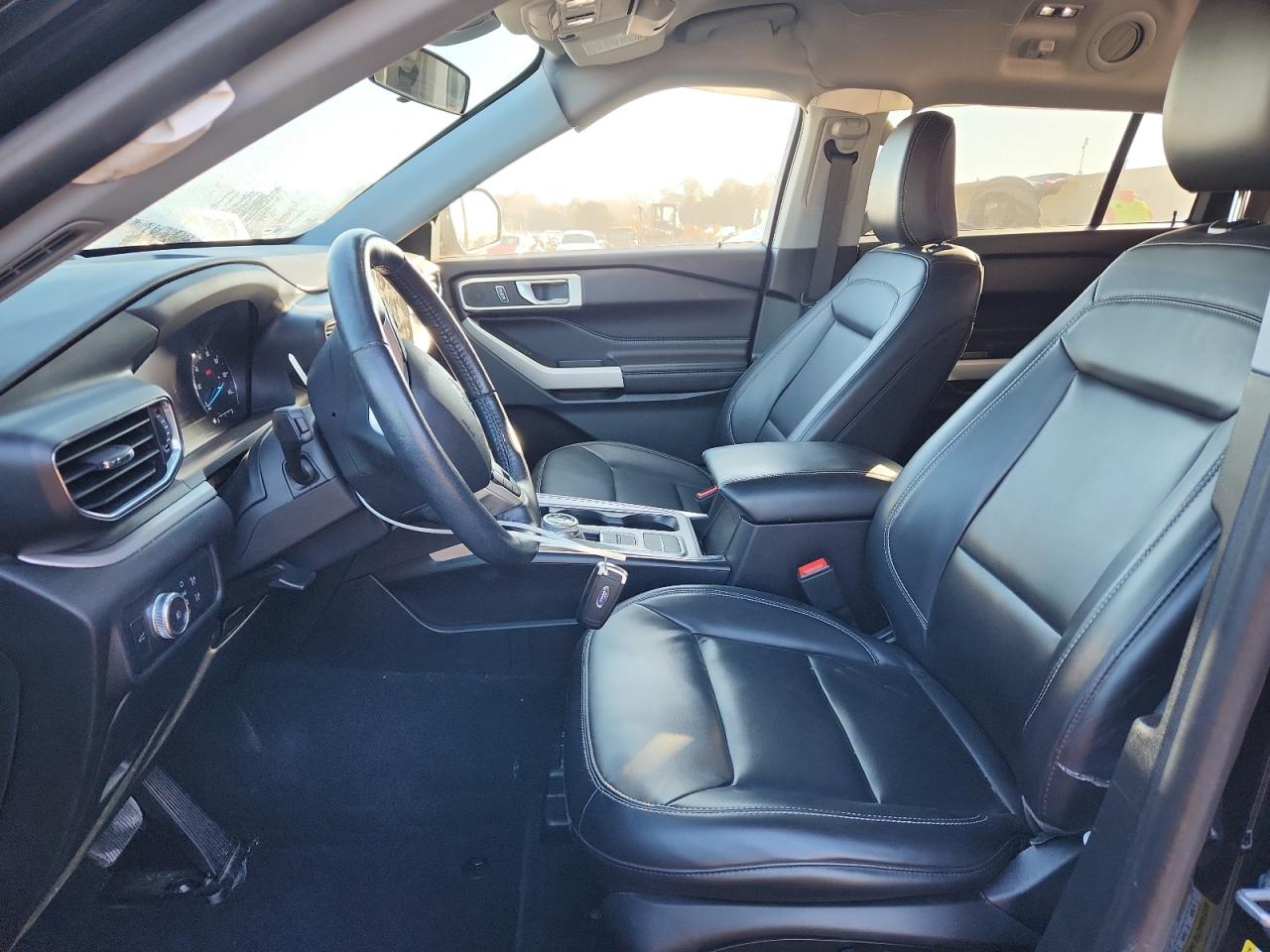 Ford Explorer Xlt Image 12