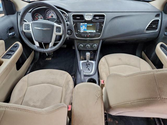 Chrysler 200 Touring Image 9
