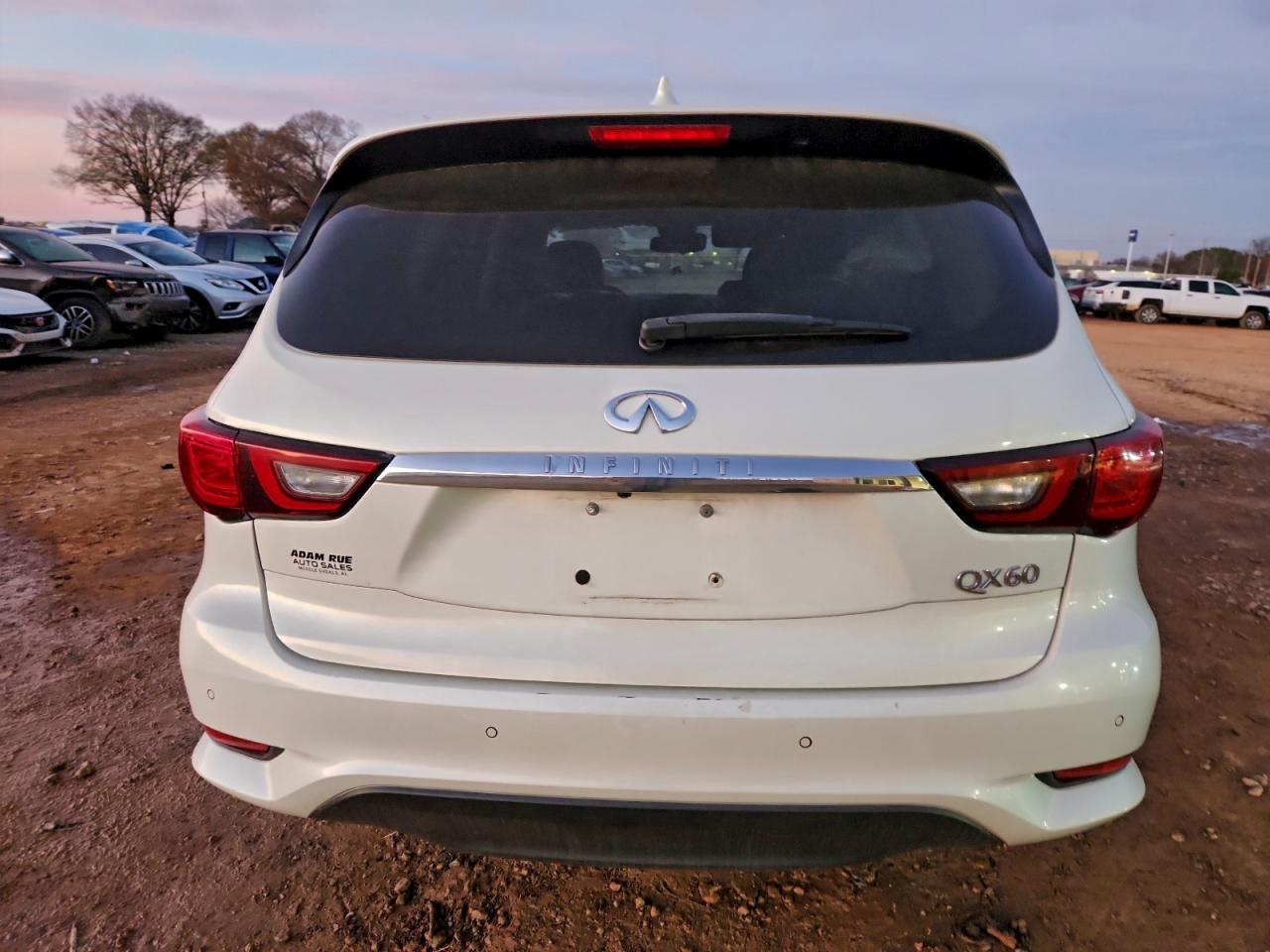 INFINITI Qx Luxe Image 2