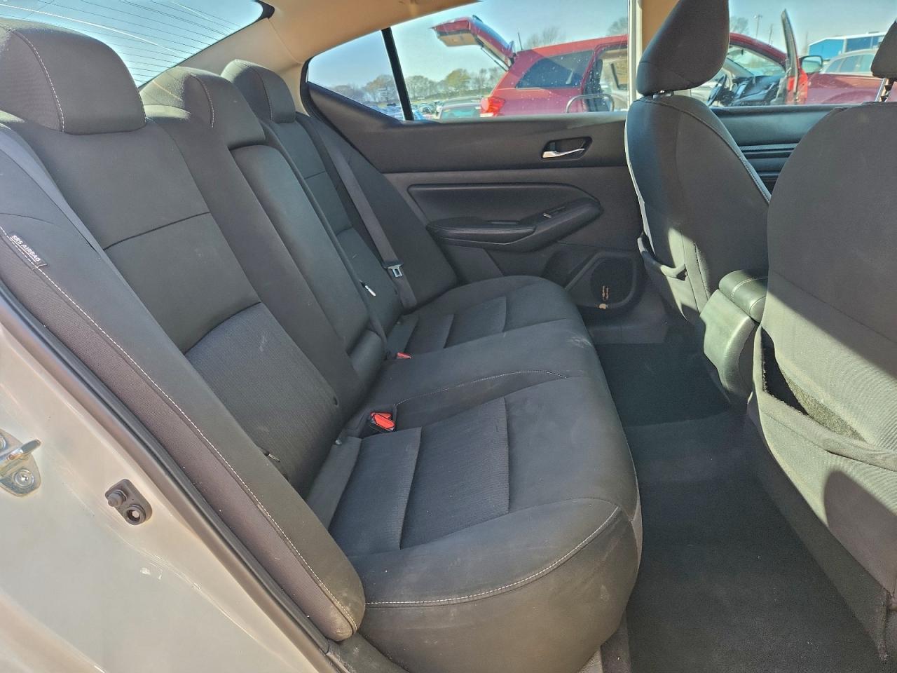 Nissan Altima S Image 6