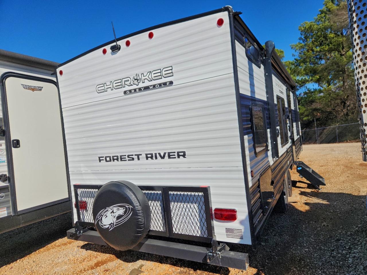 Cherokee Grey Wolf Image 9