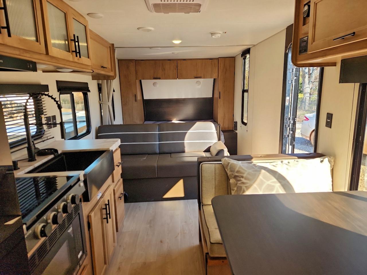 Cherokee Grey Wolf Image 4