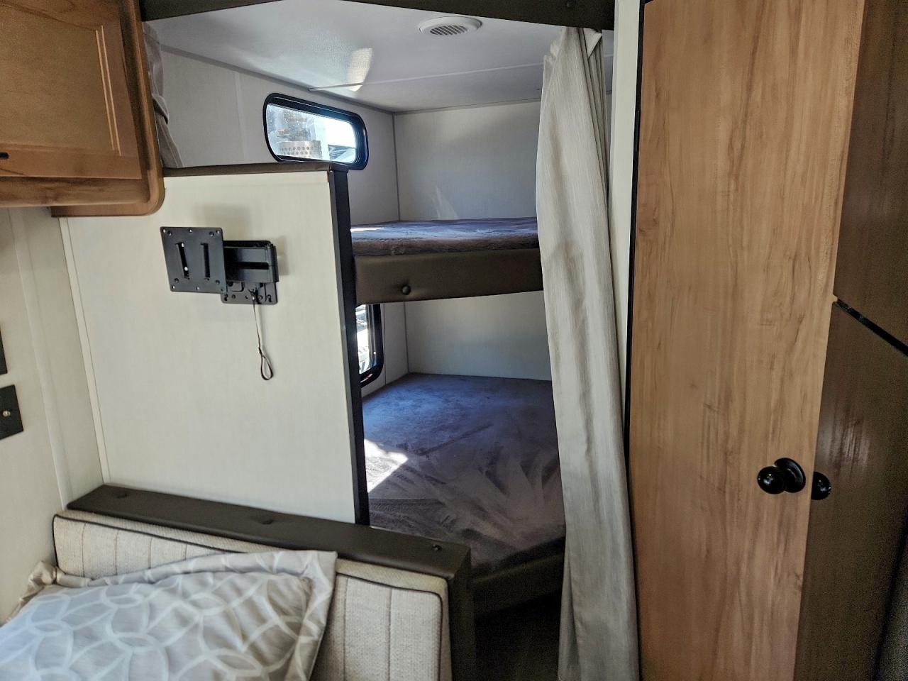 Cherokee Grey Wolf Image 7