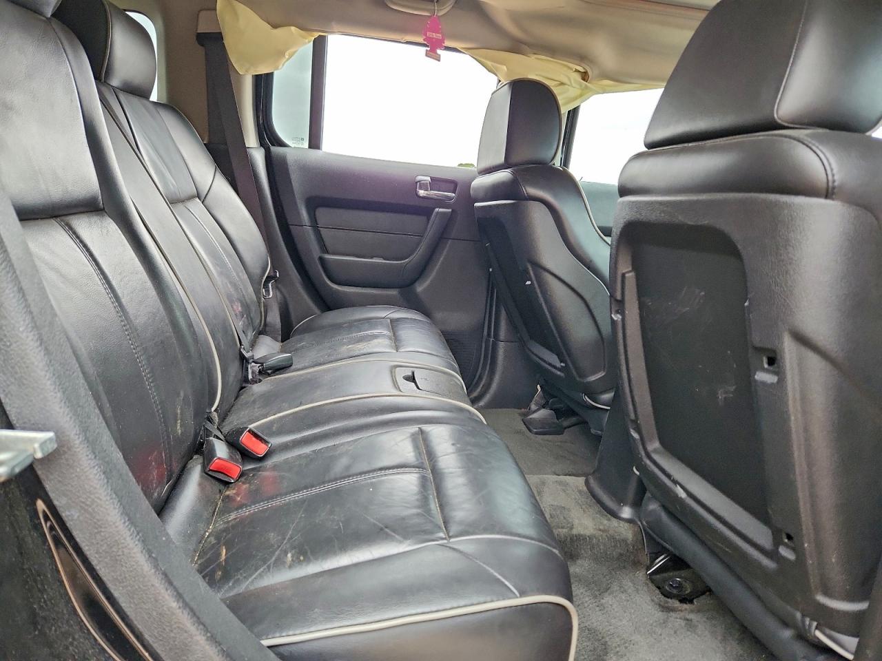 HUMMER H3 Alpha Image 6