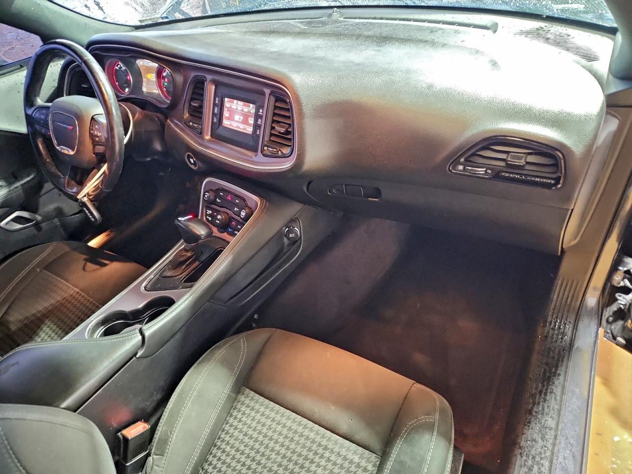 Dodge Challenger Sxt Image 7