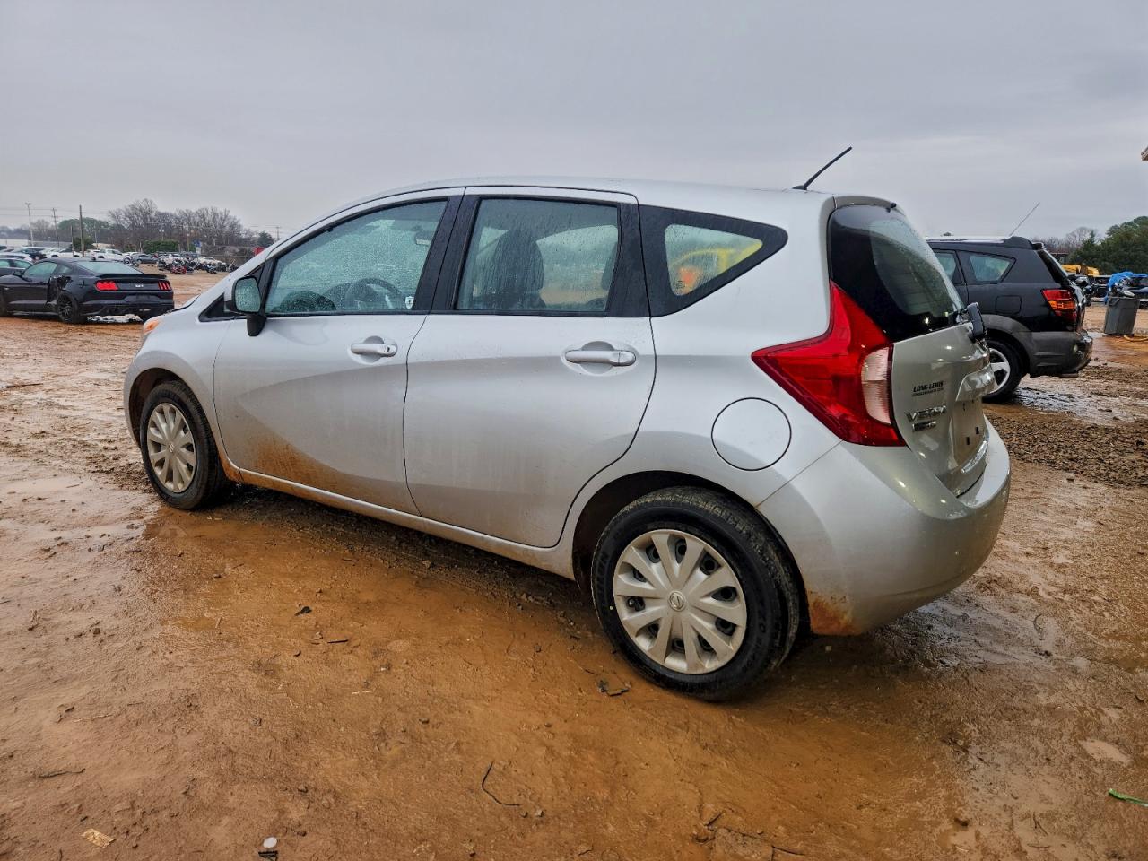 Nissan Versa S Image 2