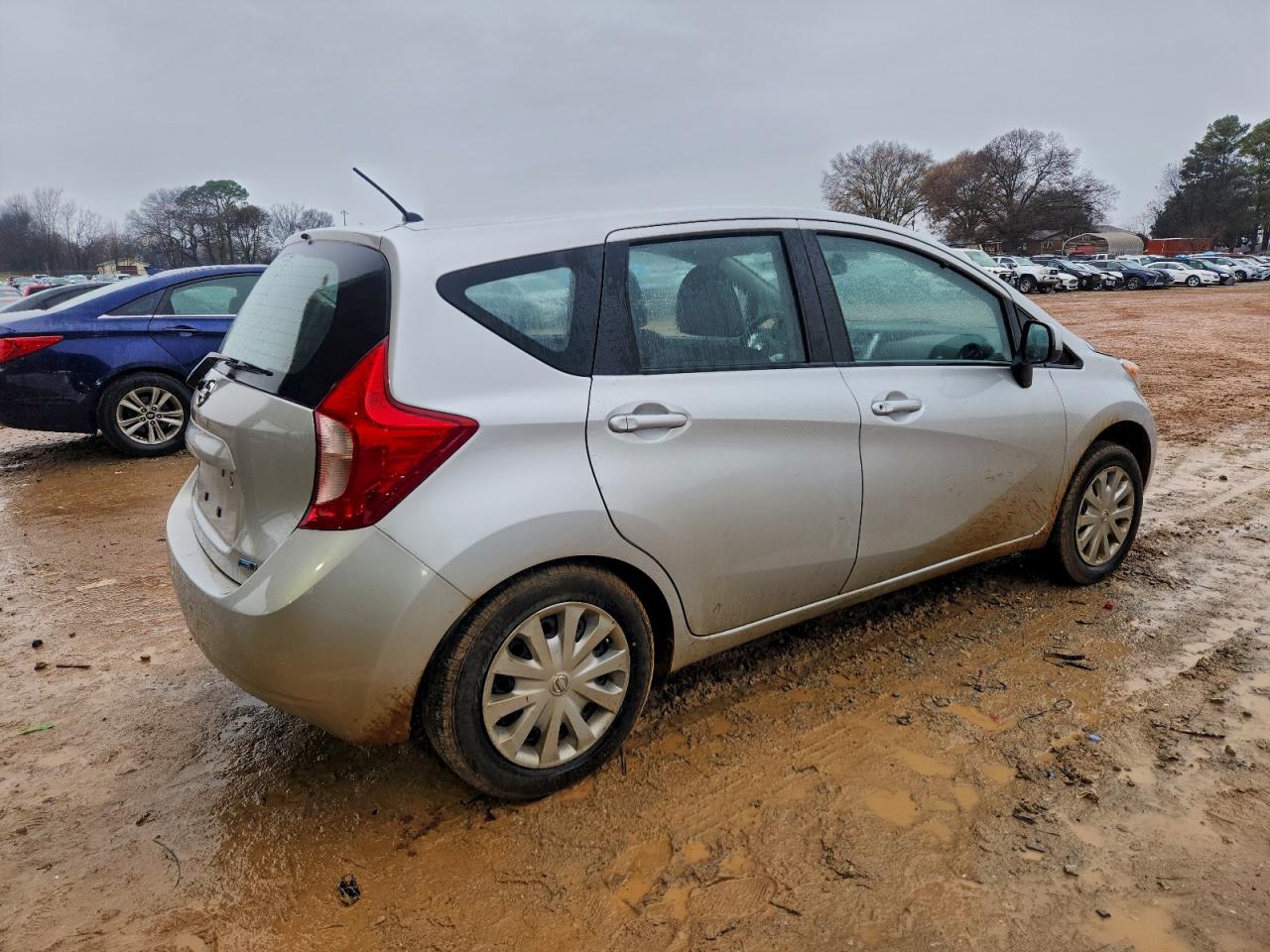 Nissan Versa S Image 4