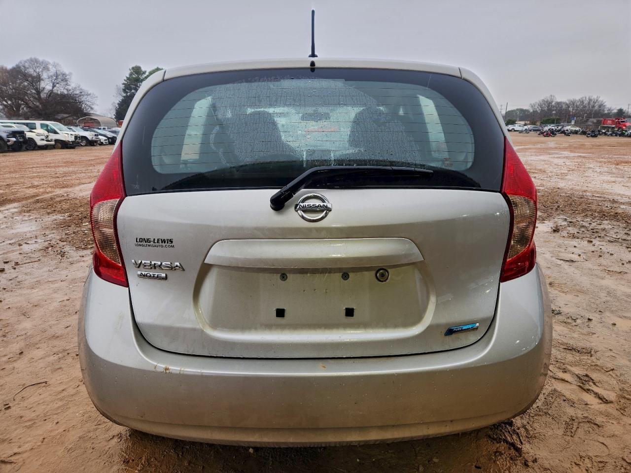 Nissan Versa S Image 12