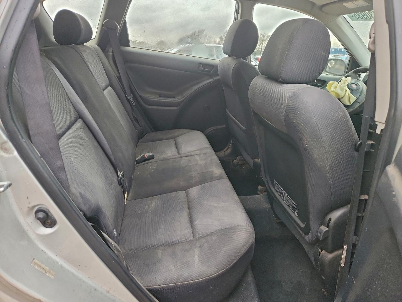 Pontiac Vibe Image 9