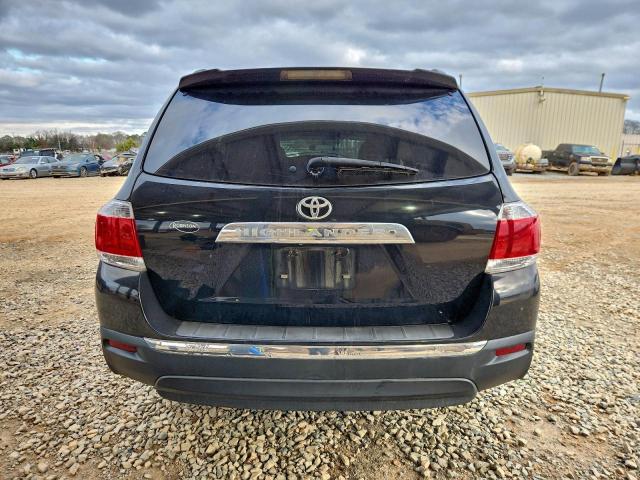 Toyota Highlander Base Image 13
