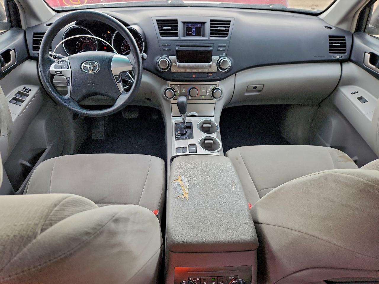 Toyota Highlander Base Image 7