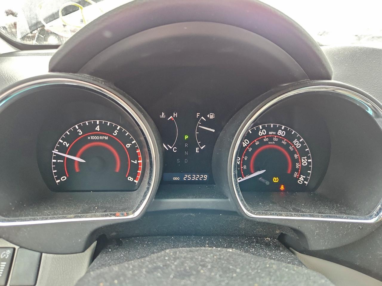 Toyota Highlander Base Image 9