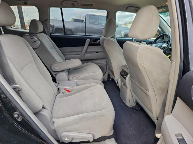 Toyota Highlander Base Image 12