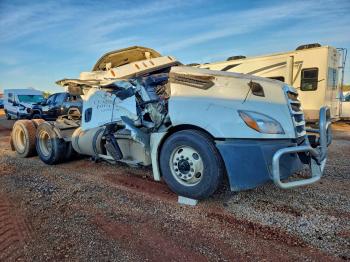  Salvage Freightliner Cascadia 1